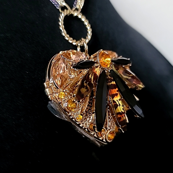 New! BETSEY JOHNSON Hollywood Glam Leopard Firefly Pill Locket Necklace. - Picture 7 of 12